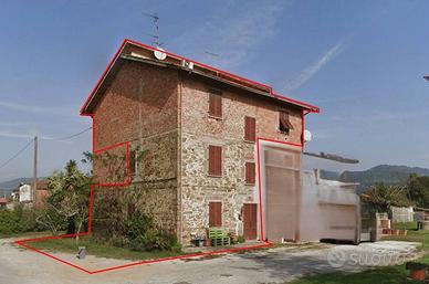 Casa indipendente di 243 m² con più di 5 locali a 