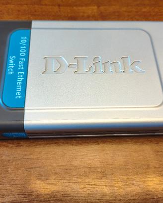 Switch D-Link DES-1008D 10/100 + Cavo 1m RJ45