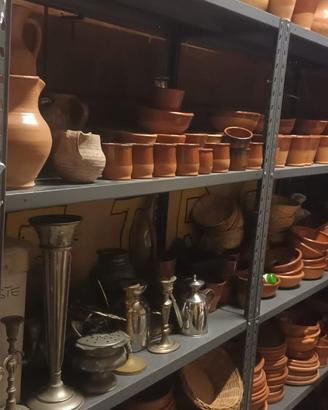 Stoviglie in Coccio e Metallo in STOCK (circa 540)