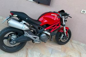 Ducati monster 696