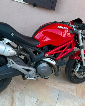 Ducati monster 696