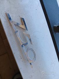 Fiat 750 Vignale fregio posteriore originale 