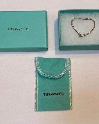 Orecchino a cerchio Tiffany by Elsa Peretti.