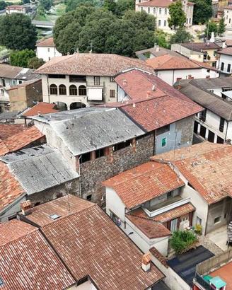 Rustico / Casale di 176 m² con 5 locali e box auto