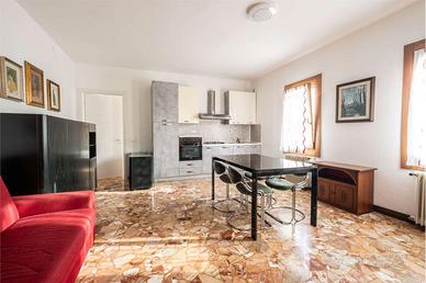 Favaro Veneto, Via Altinia / Centro Appartamento