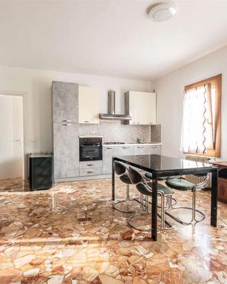 Favaro Veneto, Via Altinia / Centro Appartamento