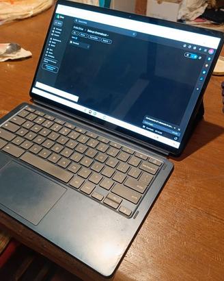Lenovo Chromebook Duet 5 OLED con tastiera e penna