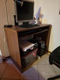 Scrivania in legno