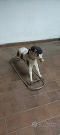 Cavallo a dondolo 