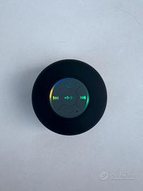 Speaker Bluetooth Impermeabile con Ventosa e LED