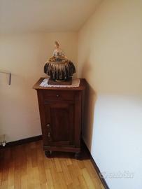 comodino noce, panchetta '900, specchiera 