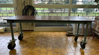 Banco da lavoro su ruote