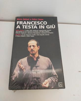 libro e videocassetta Francesco a testa in giù 