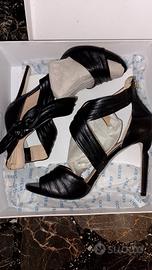 sandali neri in pelle