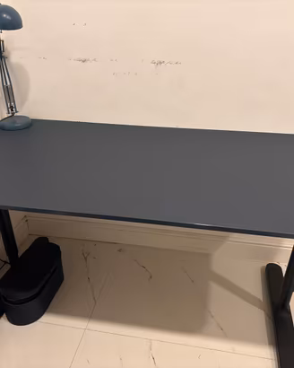 Scrivania di ikea blu