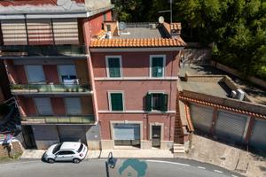 Poli: appartamento centrale