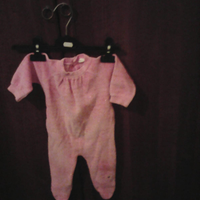 Tutina di colore rosa di ciniglia per neonata