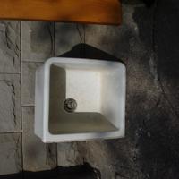 Piccolo lavabo in porcellana