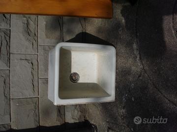 Piccolo lavabo in porcellana