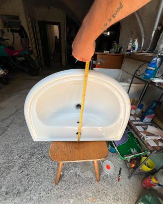 Lavabo in Ceramica
