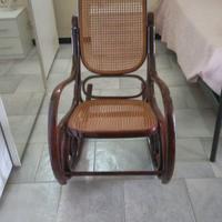 Sedia a dondolo in legno di  Gebrüder Thonet