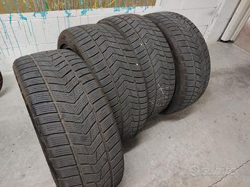 Pneumatici invernali 215/45 18