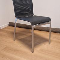 Sedia di design in alluminio impilabile