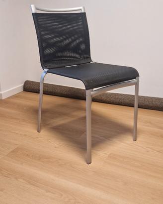 Sedia di design in alluminio impilabile