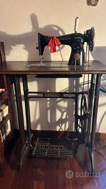 Macchina da cucire SINGER d’epoca a pedale