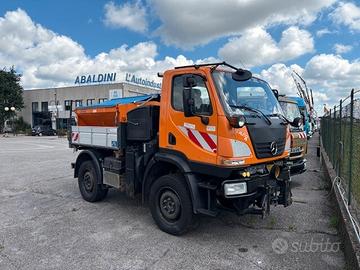 Unimog U20 macchina operatrice con spargisale