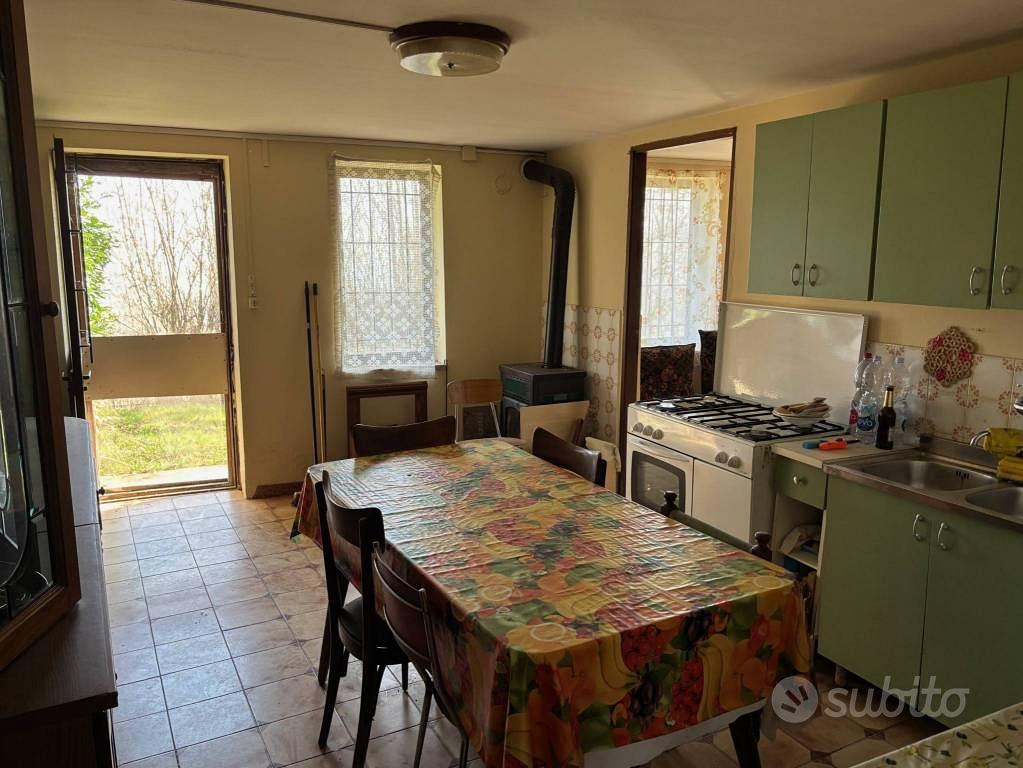 Rustico / Casale di 91 m² con 4 locali e box auto - Vista 2