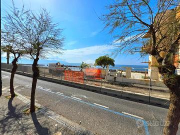 2 LOCALI A TORRE DEL GRECO