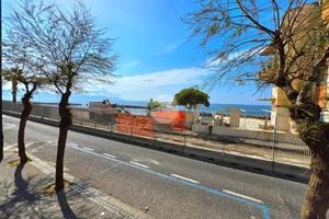 2 LOCALI A TORRE DEL GRECO