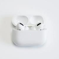 Apple AirPods Pro (2ª) – Lightning con custodia