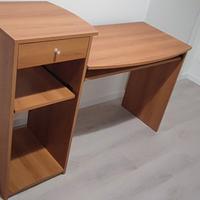 scrivania porta computer