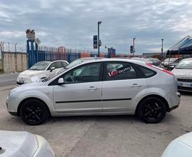 FORD FOCUS 1.6 BENZINA