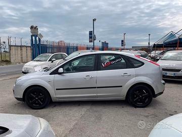 FORD FOCUS 1.6 BENZINA