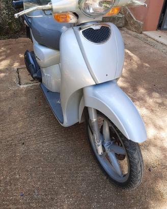 Scooter Aprilia Scarabeo 100