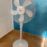 Ventilatore con pedistallo e timer