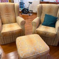 Due poltrone e un pouf