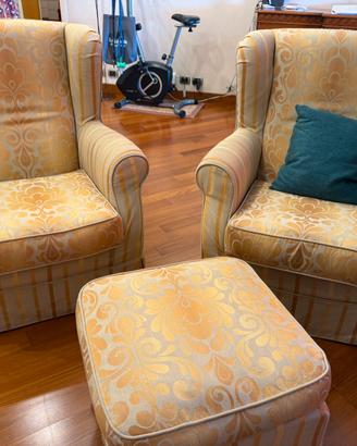 Due poltrone e un pouf