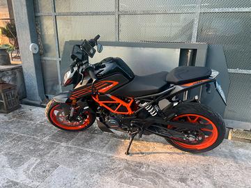MOTO KTM DUKE 125