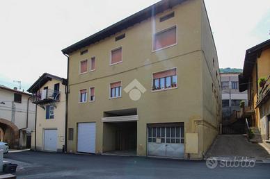 3 LOCALI A AGNOSINE