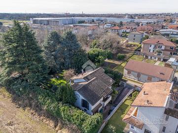 VILLA SINGOLA A MACHERIO