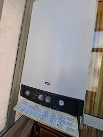 caldaia gas Baxi  per interni, e riscaldamento.