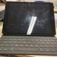 iPad 9a generazione e tastiera Apple