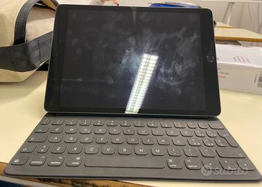 iPad 9a generazione e tastiera Apple
