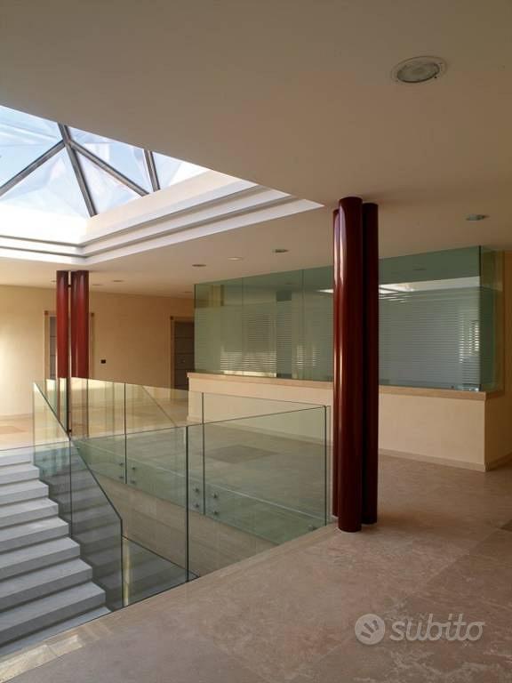 Immobile di 2040 m² con più di 5 locali a Lucca