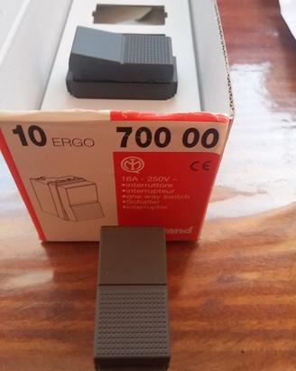 Interruttore unipolare 16A Legrand Ergo 700 00