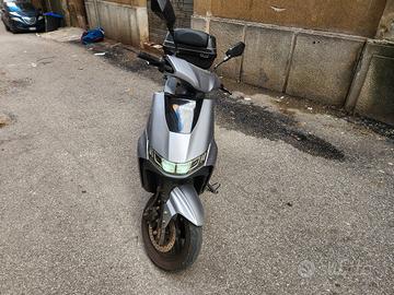 Scooter Yadea T9L Motorino Elettrico (ciclomotore)